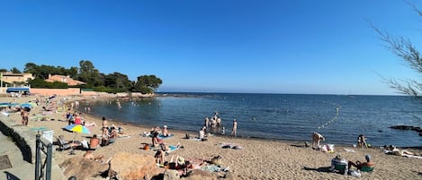 plage surveillée à 150 m