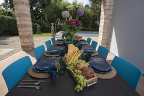 Outdoor dining