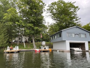 The docks for Sun Set & Breezy Cottages 