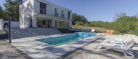 Villa Eden mit Pool