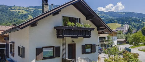 Außenseite Ferienhaus [Sommer]