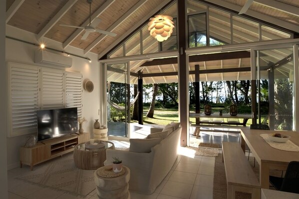 Nikatara - Mission Beach - Living Dining to Beach View 