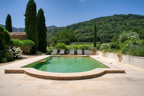 Heated pool with seating and sunbeds surrounding the terraces 