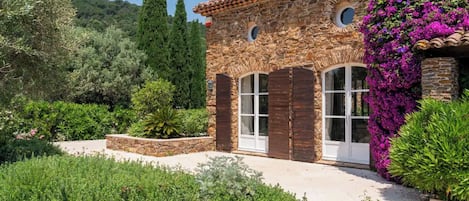 Maison En Pierres - The Stone house 