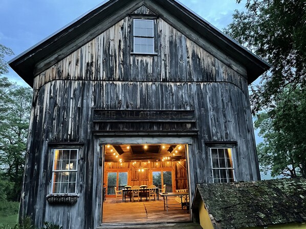 Barn life is the happiest life 