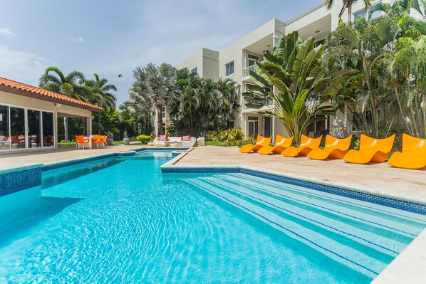 Splendid Pool of the Apartment in Oranjestad Aruba - Dive into refreshing poolside escape - Lounge in tranquility by the sparkling waters - Immerse yourself in the cool elegance of our pool - Experience ultimate relaxation in our poolside paradise