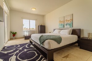 Deluxe Bedroom of the Apartment in Oranjestad Aruba - King Size Bed - Spacious bedroom offering comfort and style - Cozy retreat with a plush bed, perfect for relaxation - Bright and airy bedroom with large windows - Smart TV and Netflix