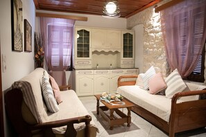 Cozy apartment,Next to amenties in Areopoli,Mani,Peloponese,Greece