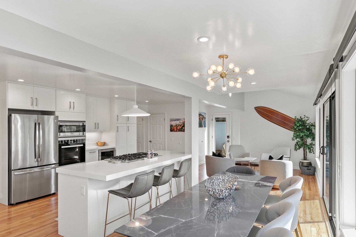 Upscale Three Bedroom Three Bath with Ocean Views