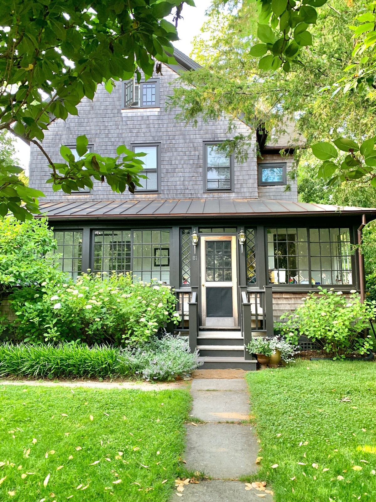 Idyllic Historic Village Home, Walk to Village and Bay Beach
