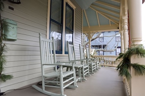 Front of Warp Around Porch