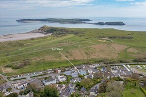 Lovely Apartment, Spectacular Coastal Views, Short Walk to Beach