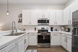 302NewProvidencePromenade-13