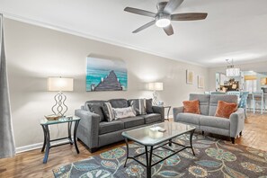 Heron Pointe C2 Living Area