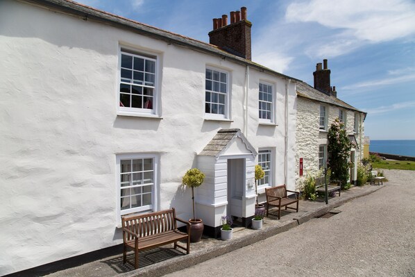Front of Harbourside Cottage
