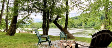 Welcome to Barney's Retreat, your place for relaxation on the riverfront!