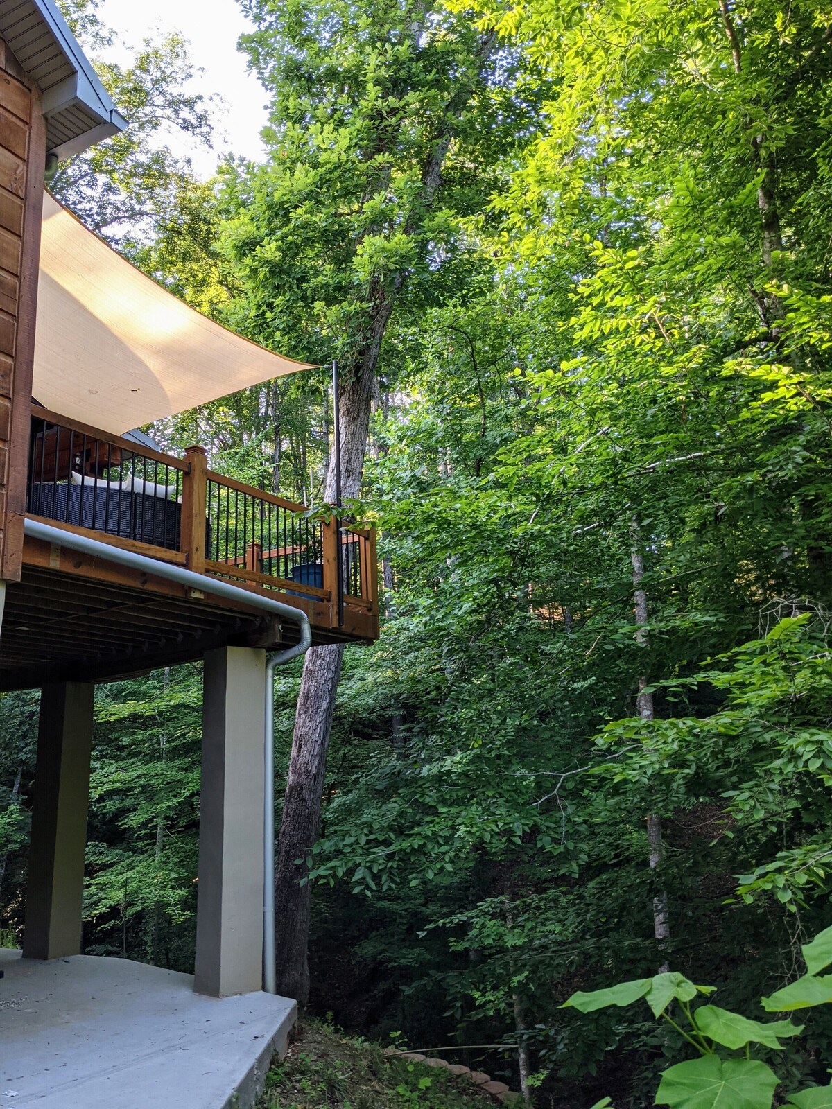 Cozy up at Lake Keowee, Discounted rates into September!