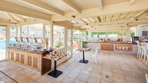 Breakfast area
