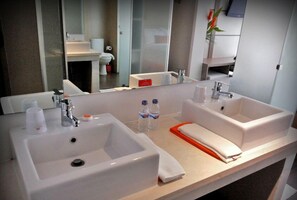 Bathroom sink