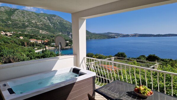 Private spa tub