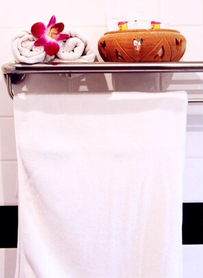 Bathroom amenities