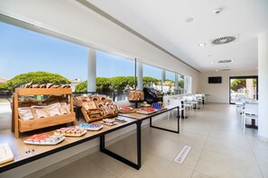 Petit déjeuner buffet