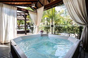 Indoor spa tub