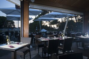 Couples’ dining