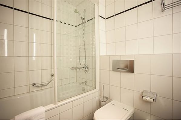Deep-soaking bathtub