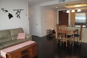 Deluxe 2BR Condo in Waikiki!