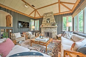 Living Room | Free WiFi | Central Heat & A/C | Smart TV | Wood-Burning Fireplace