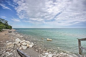 Lake Michigan Public Beach (1 Block)
