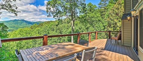 Bryson City Vacation Rental | 3BR | 3.5BA | 3,209 Sq Ft | 3 Stories