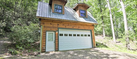 Murphy Vacation Rental | 1BR | 1BA | 600 Sq Ft | Single-Story Cabin