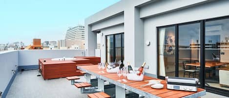 Top floor suite / monopolize the 8th floor! There is also a space where you can have a BBQ on the large terrace!