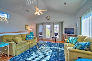 Living room with recliners 