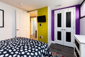 bedroom w/ tv