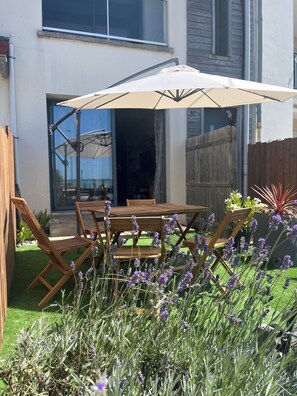 La terrasse idéale pour vos repas en famille ou entre amis
