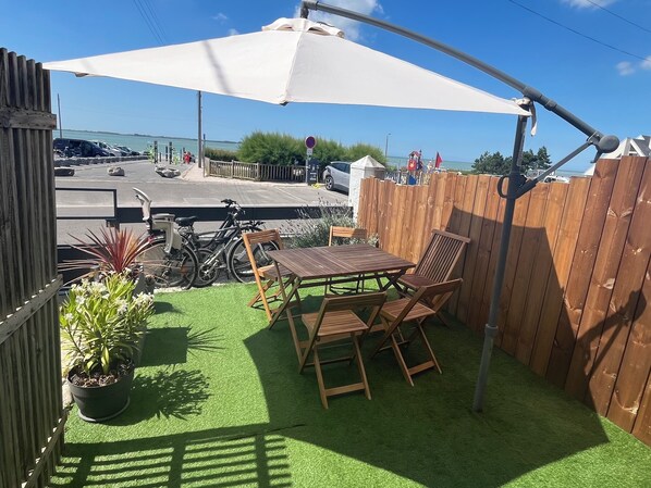 Le jardin, vue mer