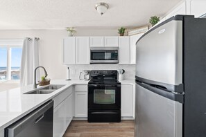 All modern appliance to make meal preparation a breeze.