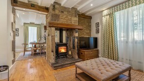 Living Room to Dining Room, Colebrook Cottage, Bolthole Retreats