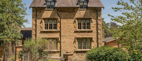 Front View, Colebrook Cottage, Bolthole Retreats