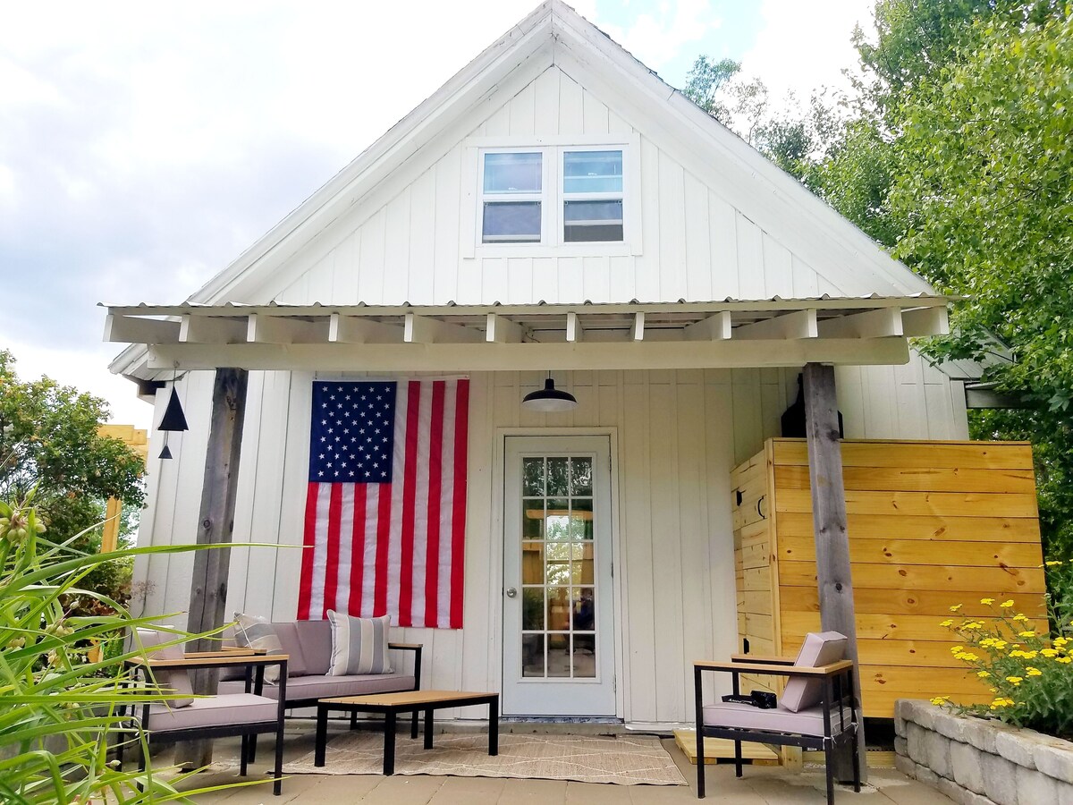 “The Cottage ” is Perfect couples retreat!
