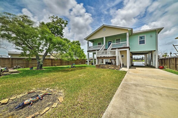 Rockport Vacation Rental | 3BR | 3BA | 1,522 Sq Ft | 2-Story Home