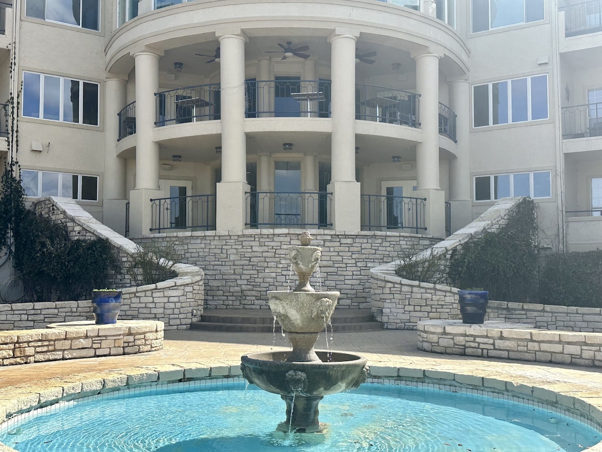 Peaceful Getaway at Island of Lake Travis- Beautifully decorated- Huge patio!