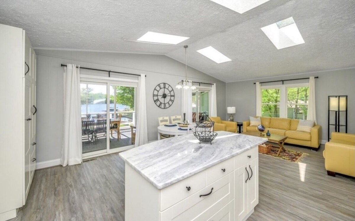 Family Friendly Lakefront Home
