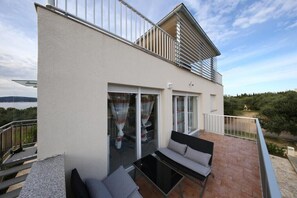 Balcony with sitting area