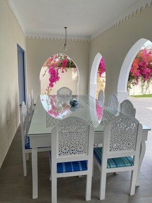 Outdoor dining