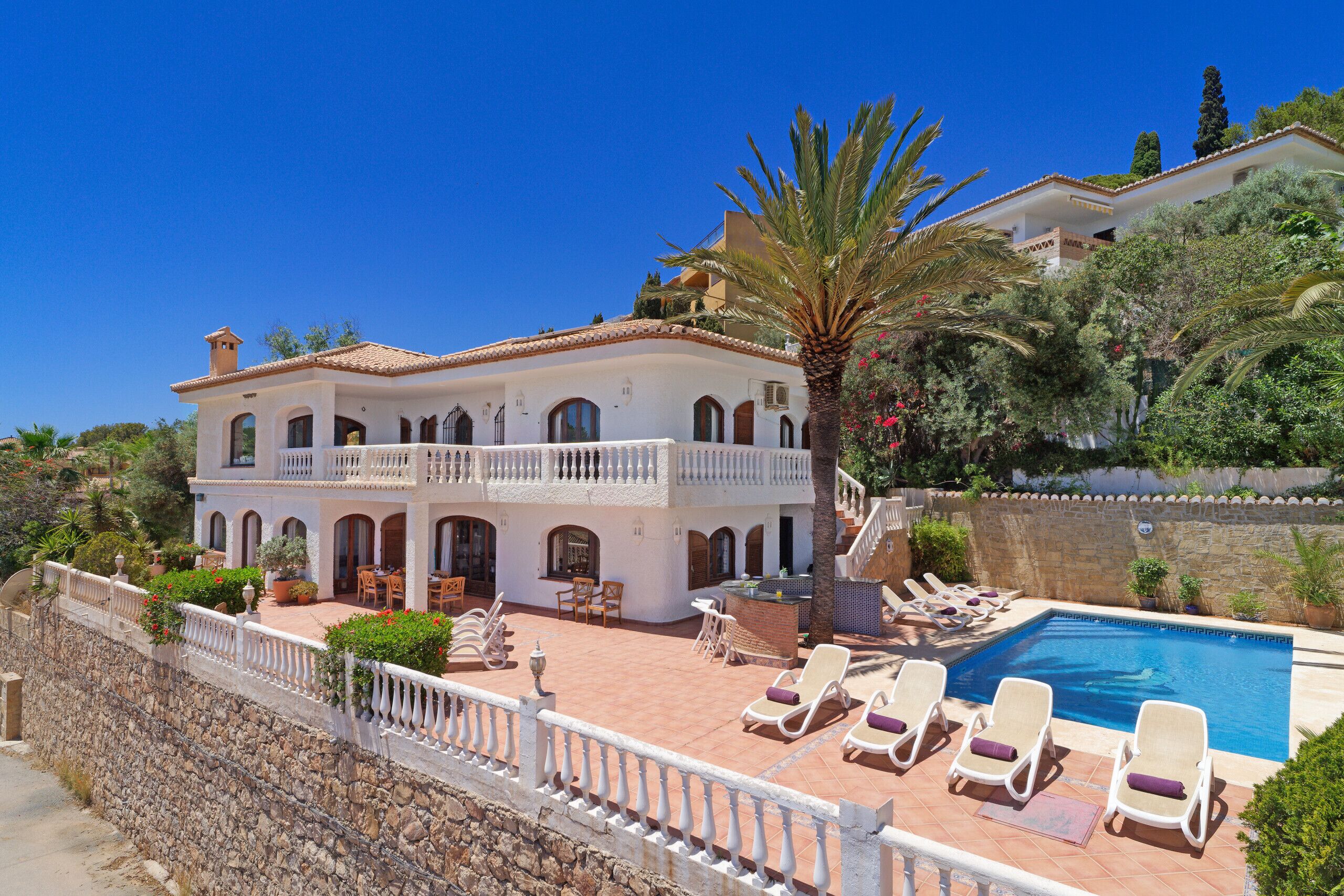Lovely 6 bedroom traditional Spanish House with stunning