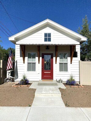Welcome to G.F. Wiard Cottage